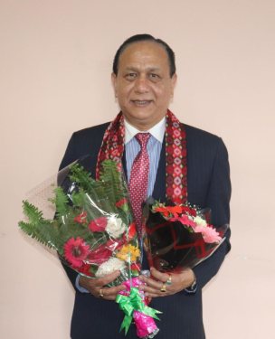 ओम अस्पताल एण्ड रिसर्च सेन्टर (OMHRC) का प्रमुख कार्यकारी अधिकृत (CEO) यमबहादुर महतको नेतृत्व