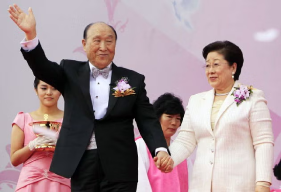 यूनिफिकेशन चर्चकी नेतृ पक्राउ: भूतपूर्व प्रथम महिलासँग घुसको आरोप