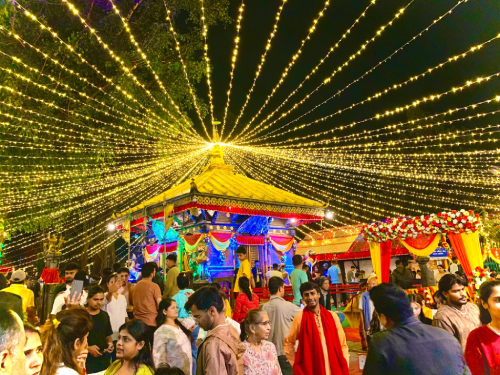 झिलिमिली मैतीदेवी मन्दिर : दशैँ लागेसँगै झिलिमिली बत्तीले सजाइएको काठमाडौँको मैतीदेवी मन्दिर