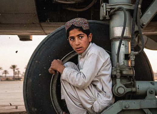 अफगान १३ वर्षीय बालक विमानको ल्यान्डिङ गियरमा लुकी भारत पुगे