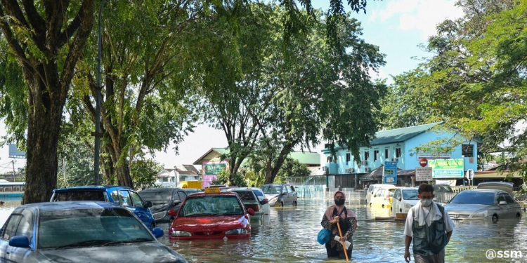 मलेसियामा बाढीका कारण दश हजार भन्दा बढी मानिसहरु विस्थापित